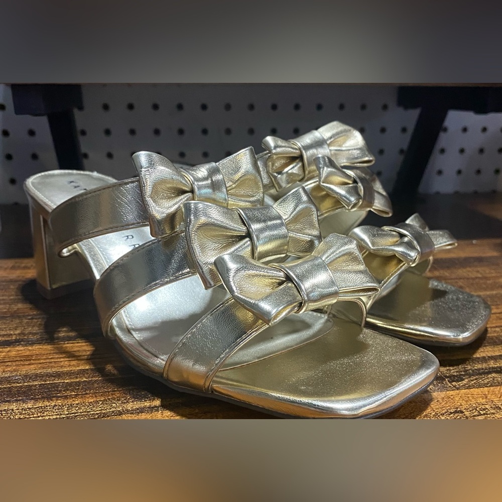 New Katy Perry Women’s Gold The Tooliped Bows Sandal Sz 8 - Picture 4 of 5